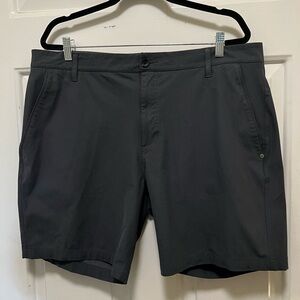 Vuori Men's Shorts Size 38